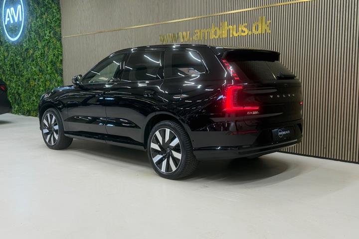 Sort Volvo EX90 fra 2025