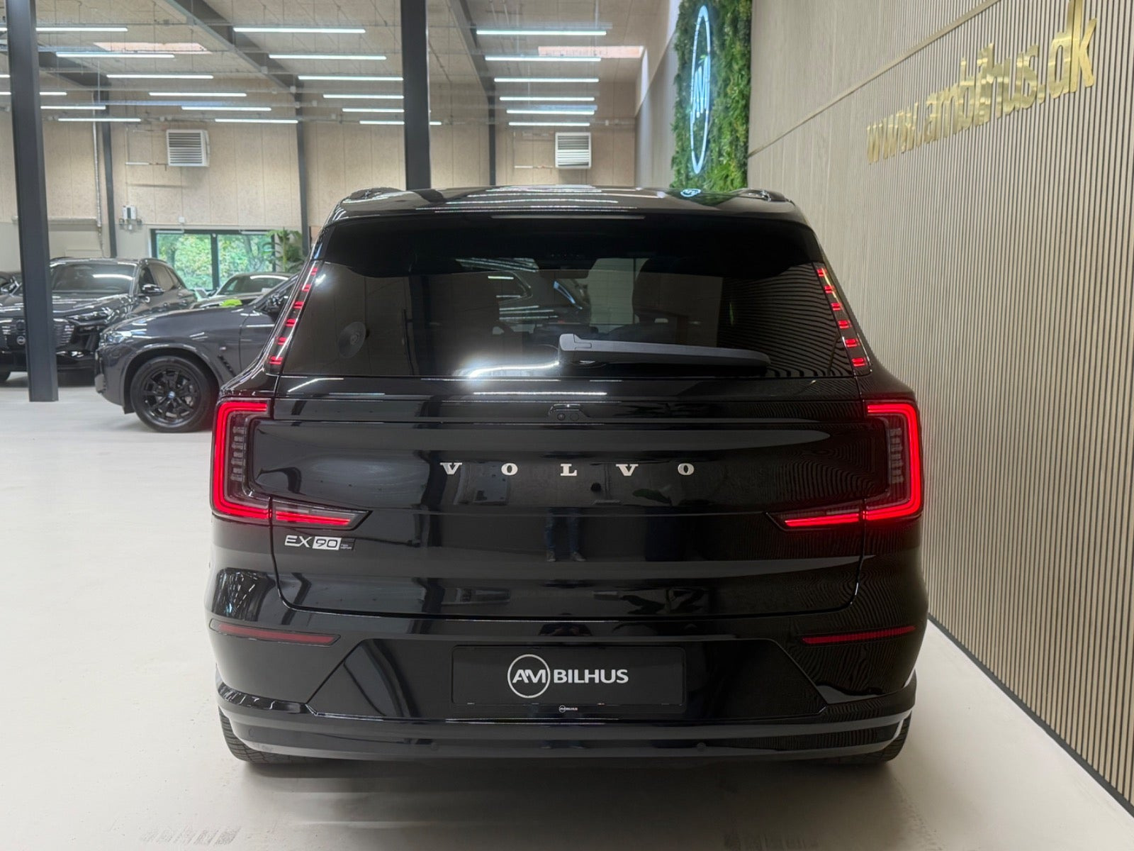 Sort Volvo EX90 fra 2025