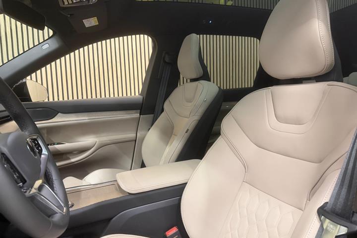 Sort Volvo EX90 fra 2025