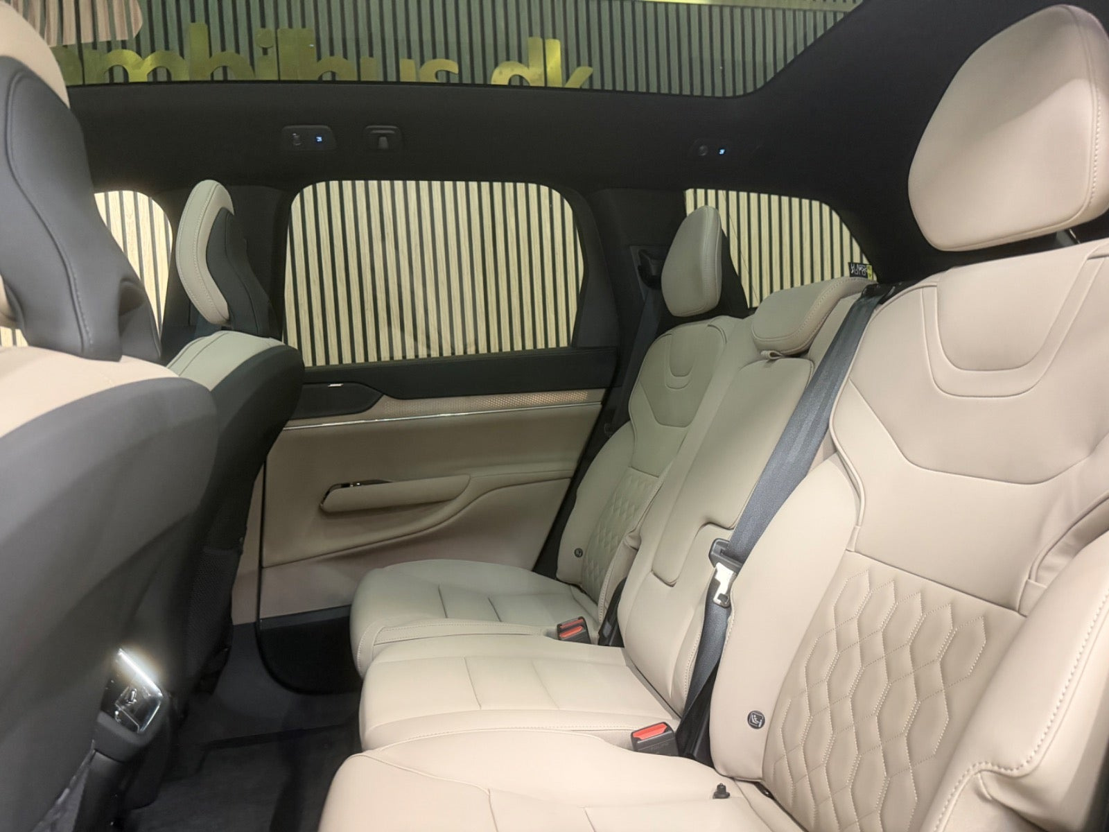 Sort Volvo EX90 fra 2025