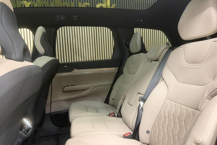 Sort Volvo EX90 fra 2025