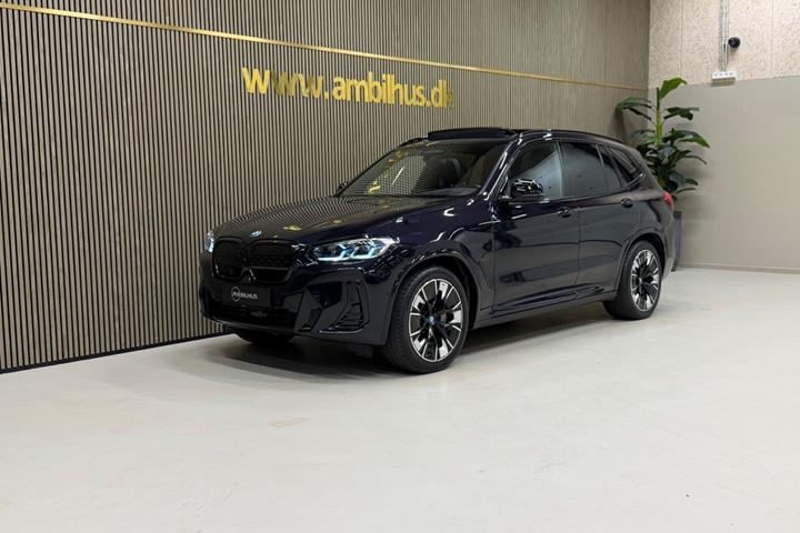 Sort BMW iX3 fra 2023
