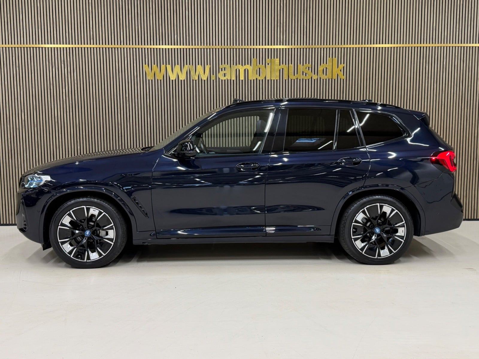 Sort BMW iX3 fra 2023