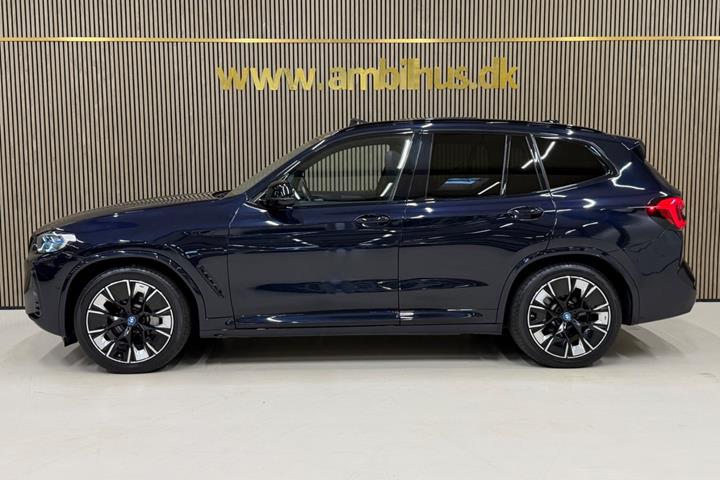 Sort BMW iX3 fra 2023