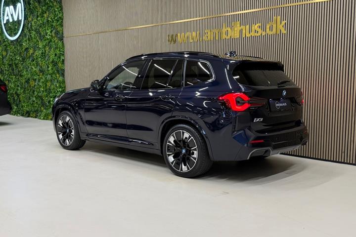 Sort BMW iX3 fra 2023