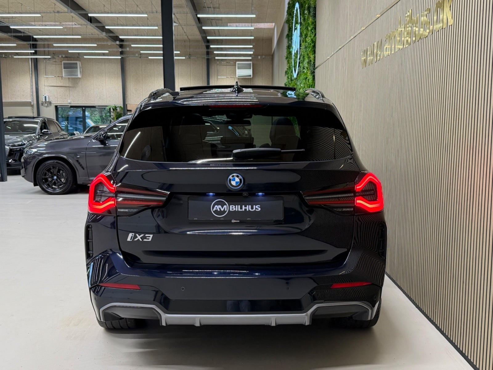 Sort BMW iX3 fra 2023