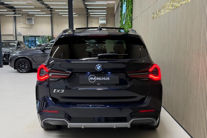 Sort BMW iX3 fra 2023