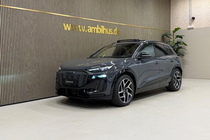 Grå Audi Q6 e-tron fra 2025