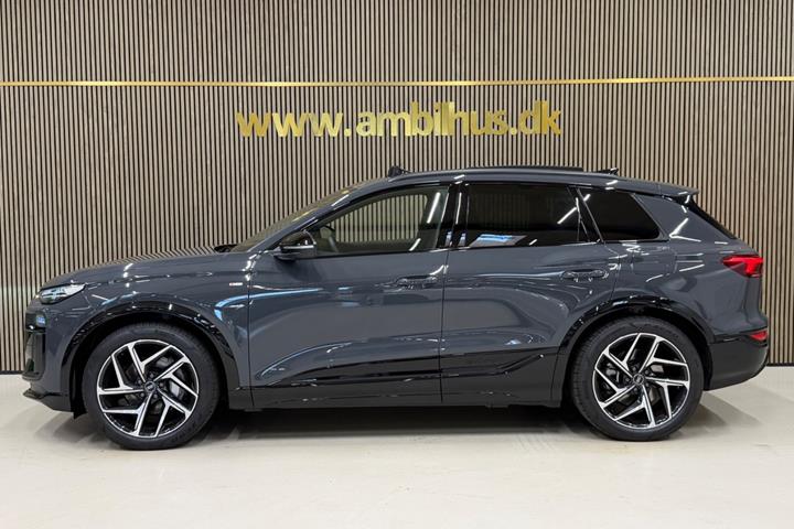 Grå Audi Q6 e-tron fra 2025
