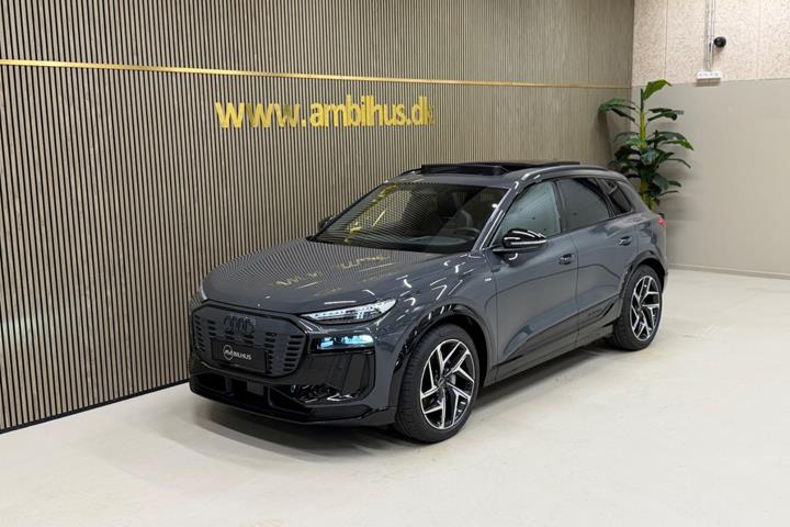 Grå Audi Q6 e-tron fra 2025