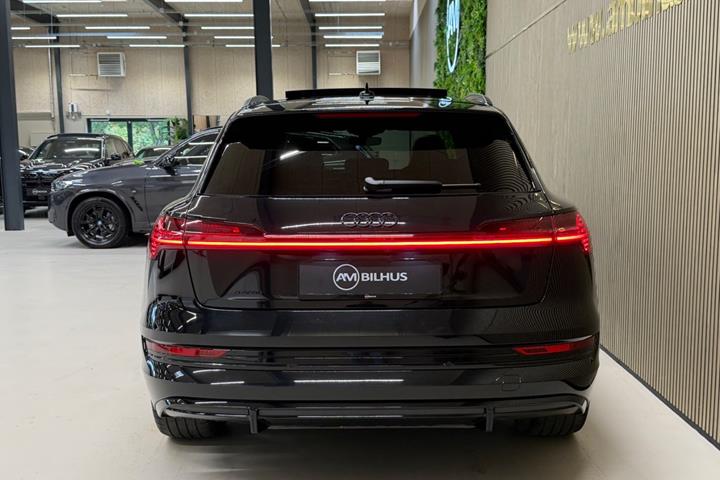 Sort Audi e-tron fra 2022