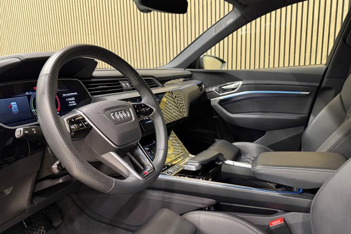 Sort Audi e-tron fra 2022