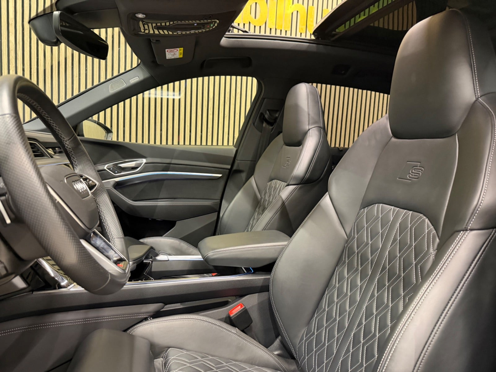 Sort Audi e-tron fra 2022