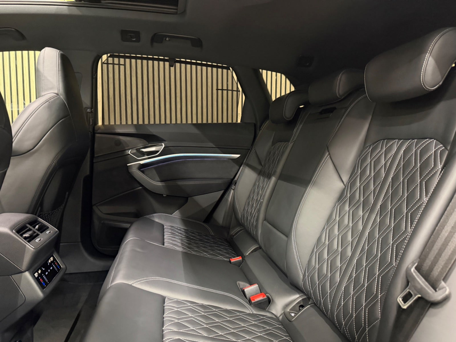 Sort Audi e-tron fra 2022