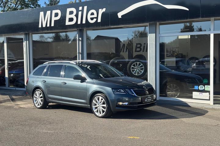 Blå Skoda Octavia fra 2019