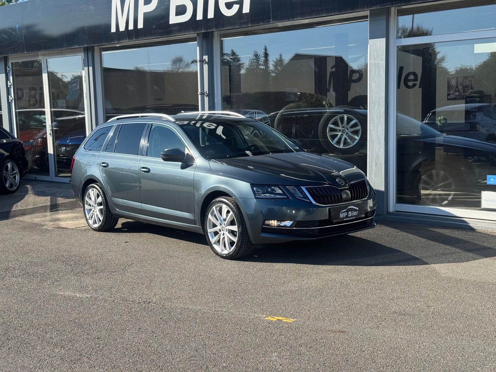 Blå Skoda Octavia fra 2019
