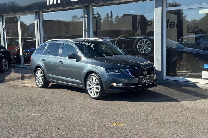 Blå Skoda Octavia fra 2019