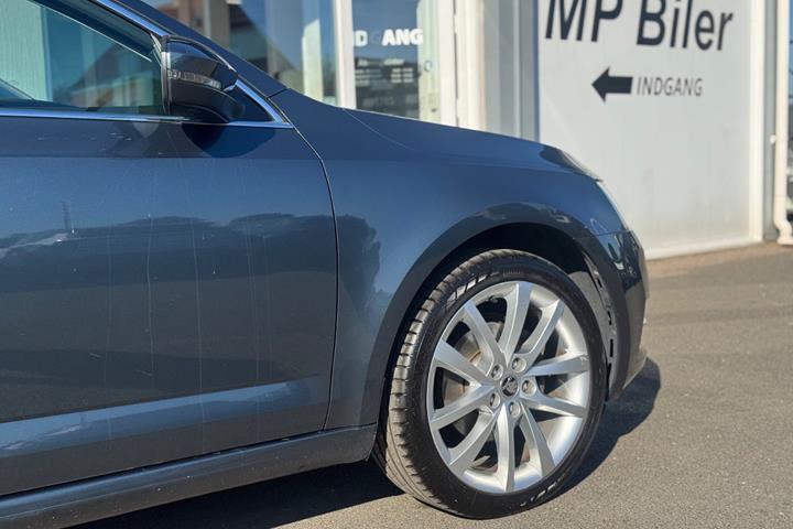 Blå Skoda Octavia fra 2019