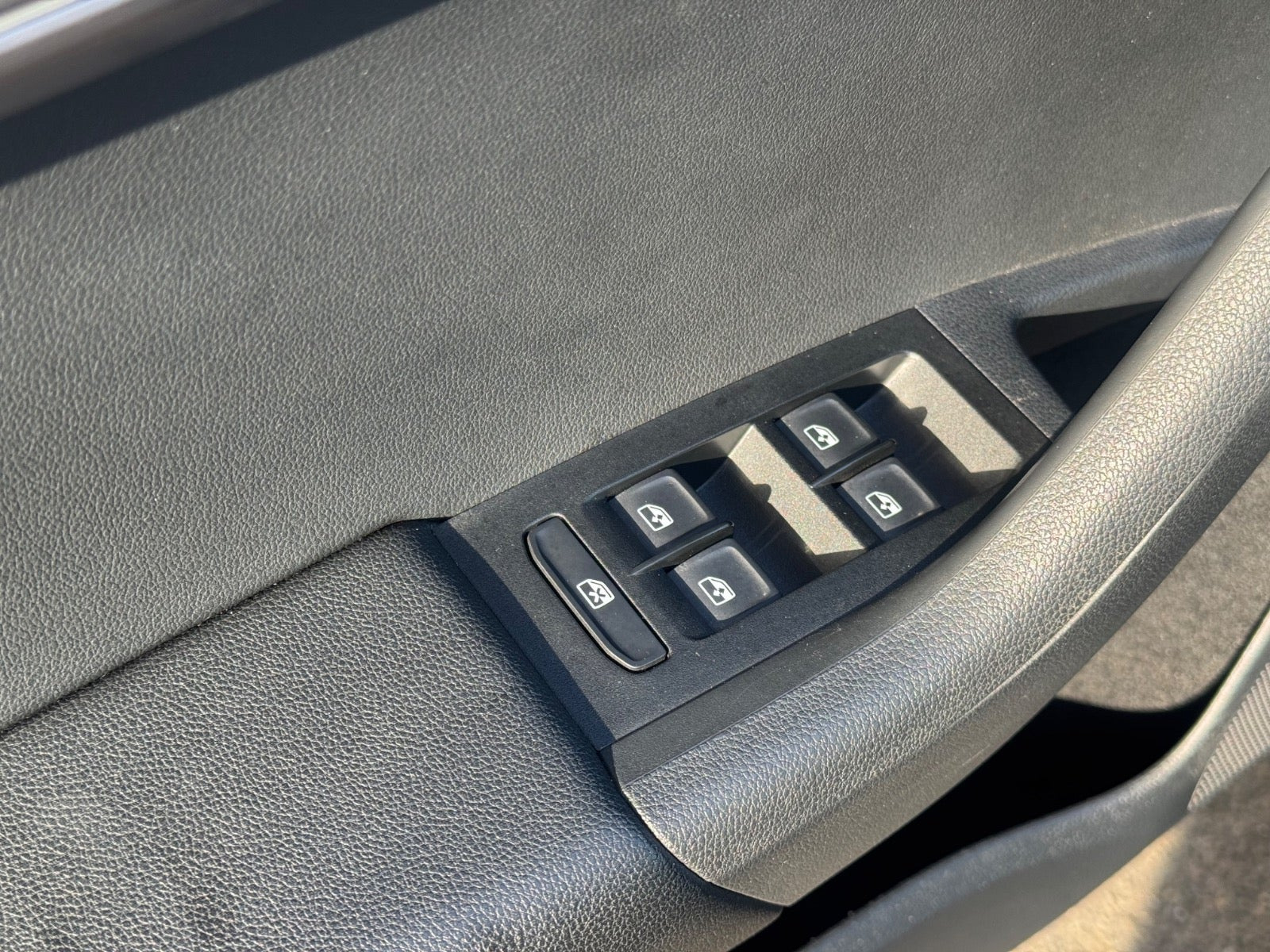 Blå Skoda Octavia fra 2019