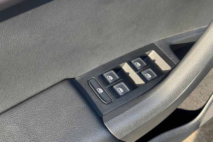 Blå Skoda Octavia fra 2019