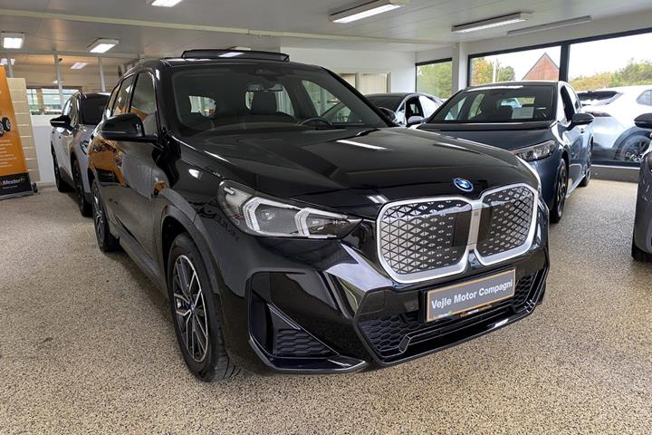 Sort BMW iX1 fra 2025
