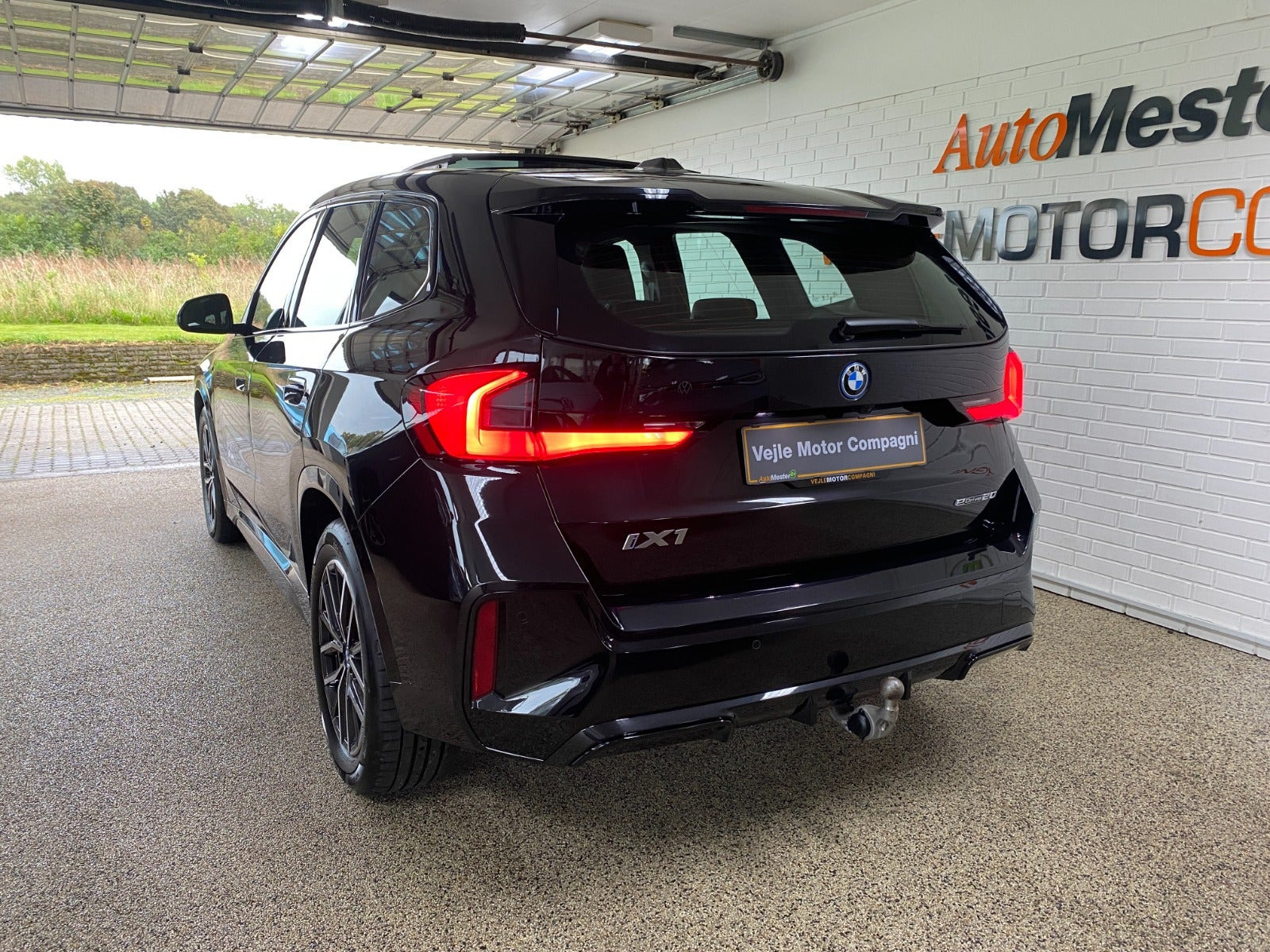 Sort BMW iX1 fra 2025