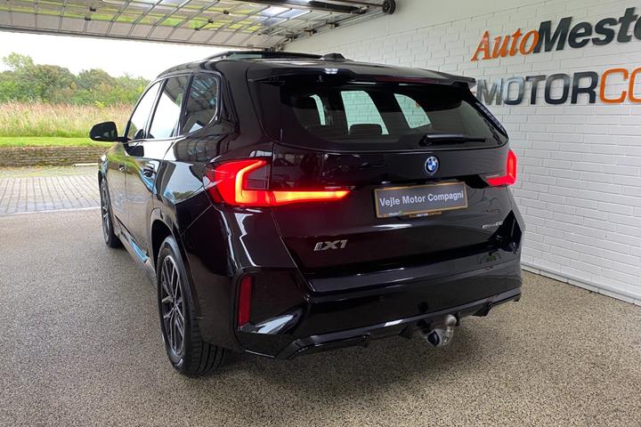 Sort BMW iX1 fra 2025