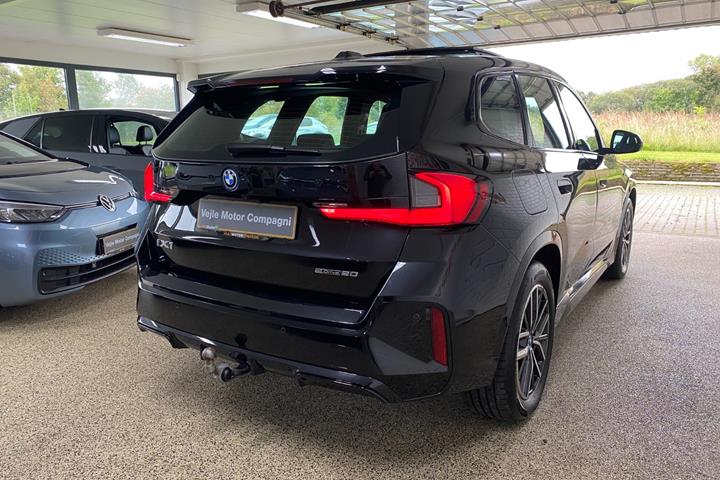 Sort BMW iX1 fra 2025