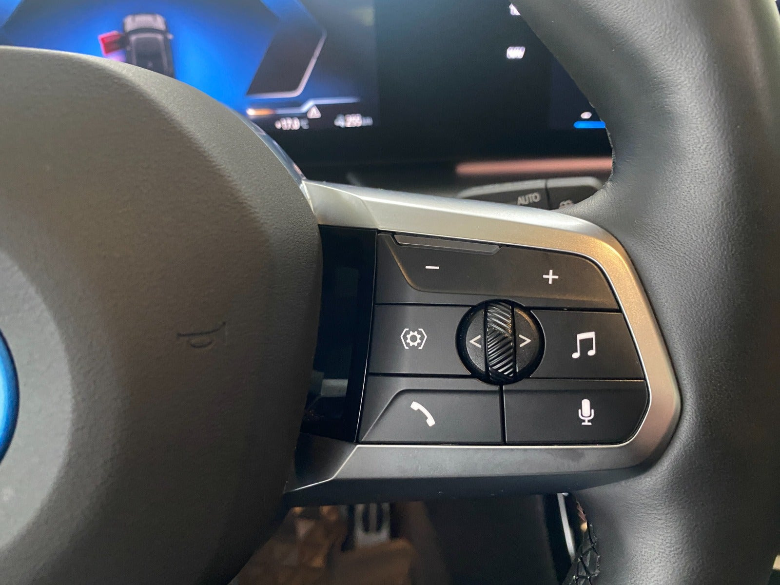 Sort BMW iX1 fra 2025