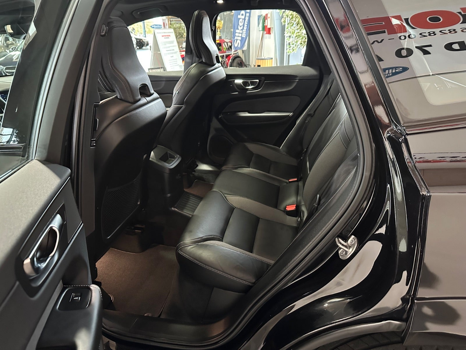 Sort Volvo XC60 fra 2022