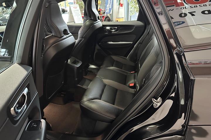 Sort Volvo XC60 fra 2022