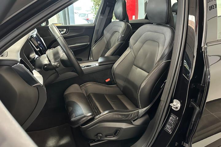 Sort Volvo XC60 fra 2022