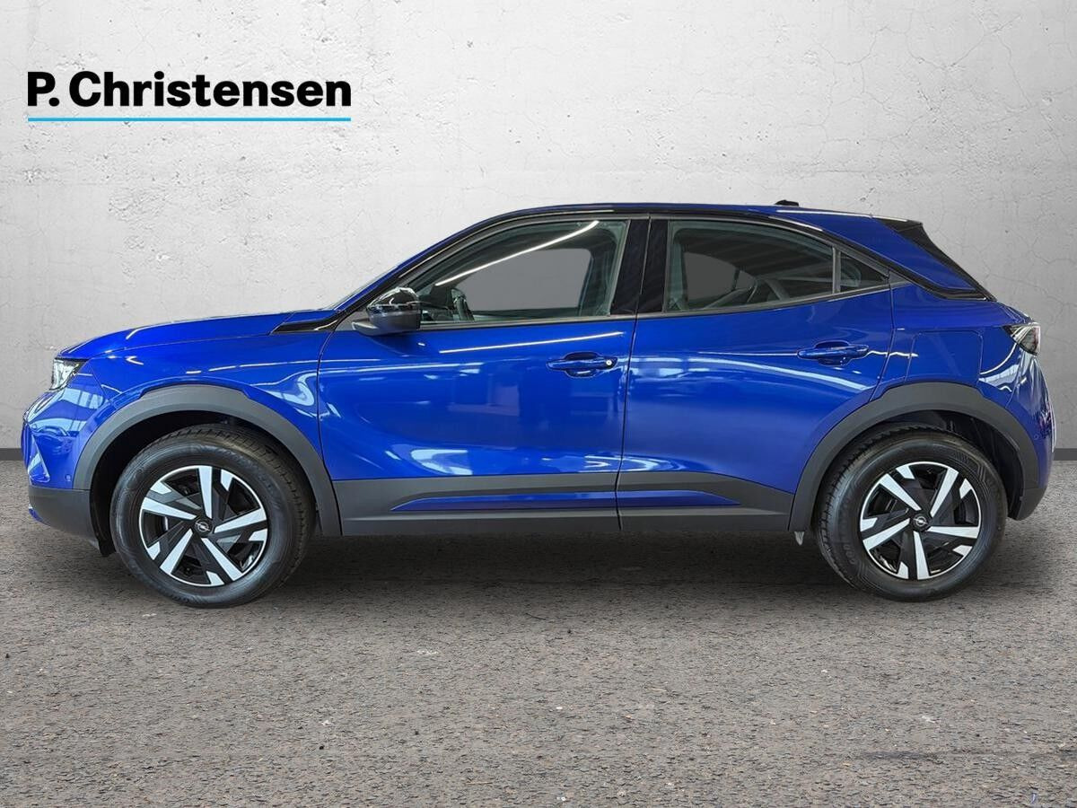 Blå Opel Mokka-e fra 2025