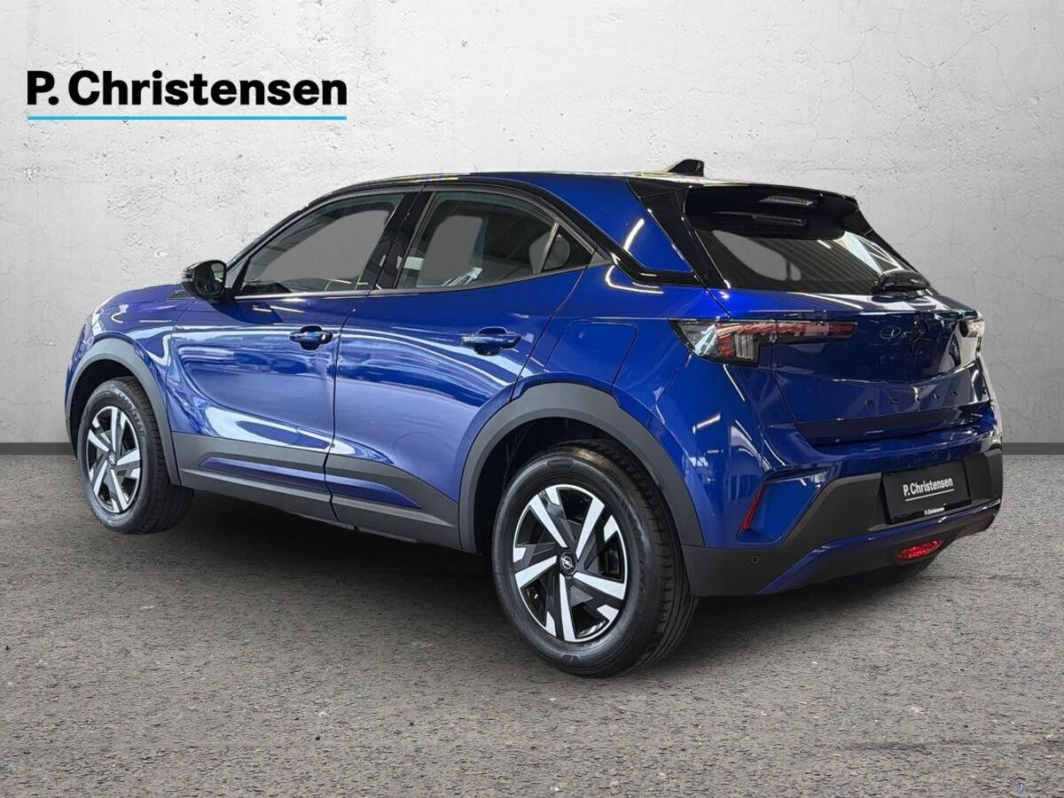 Blå Opel Mokka-e fra 2025
