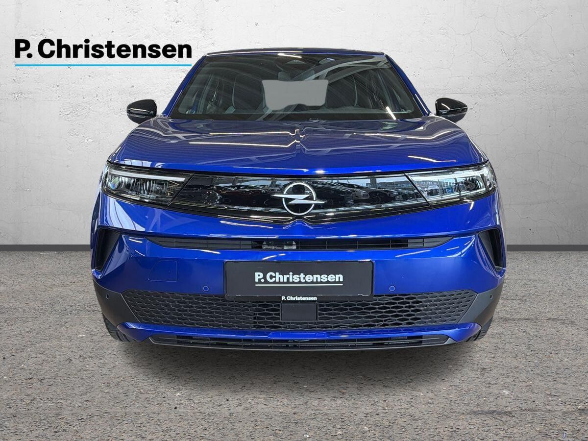 Blå Opel Mokka-e fra 2025