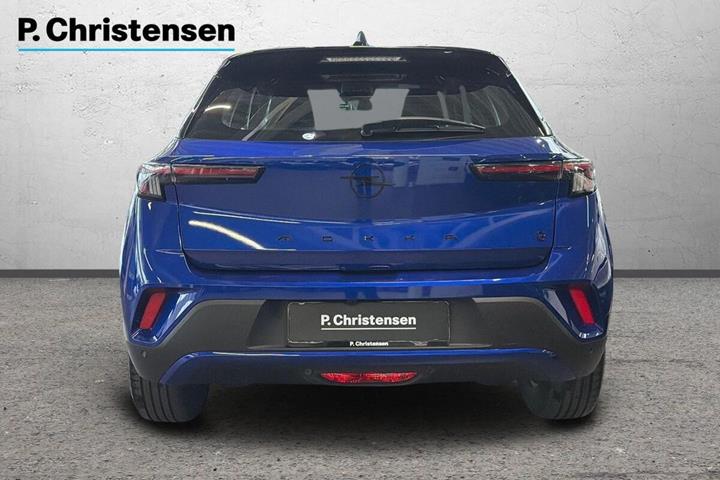 Blå Opel Mokka-e fra 2025