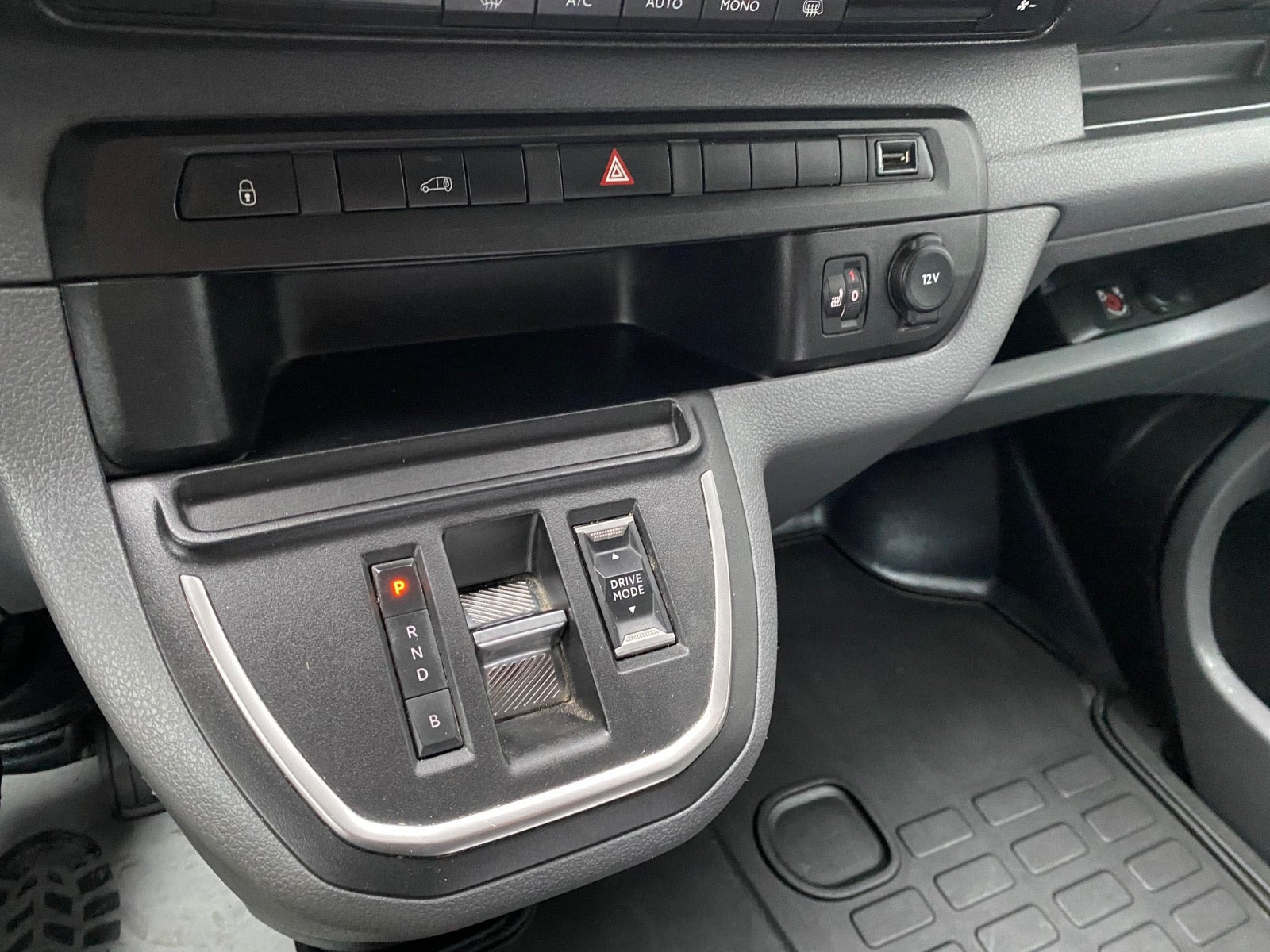 Hvid Peugeot e-Expert fra 2021