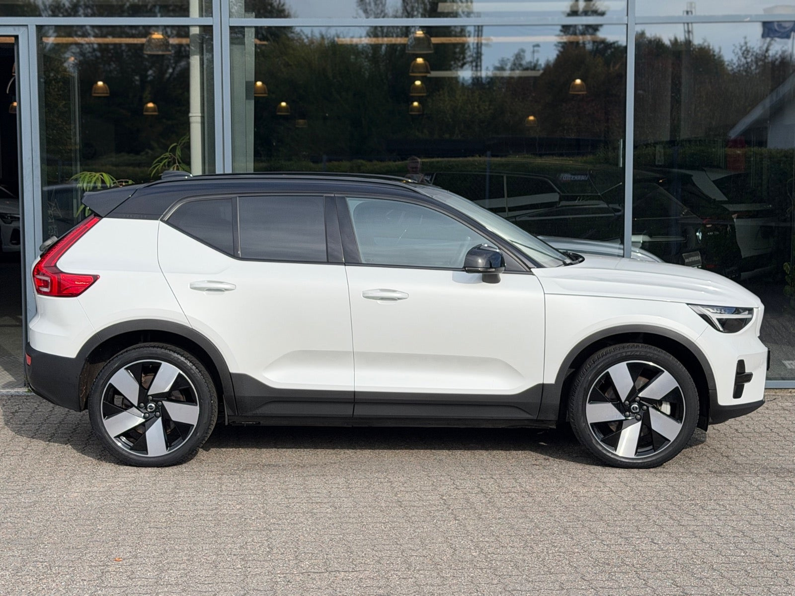 Hvid Volvo XC40 fra 2023