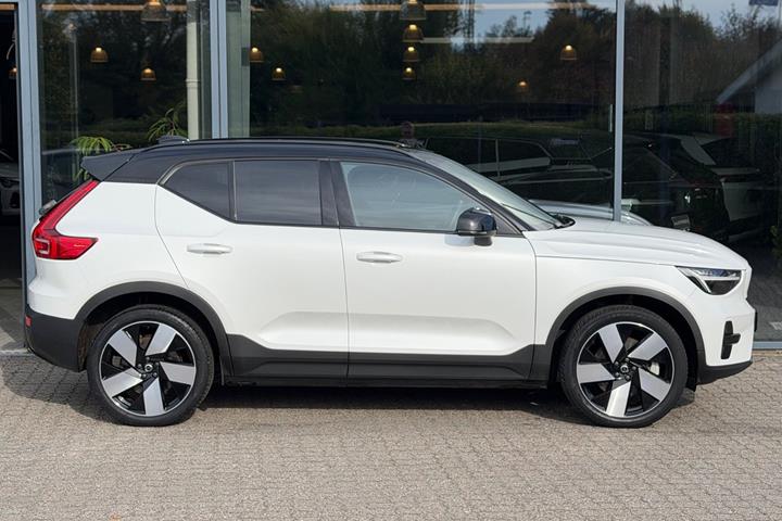 Hvid Volvo XC40 fra 2023