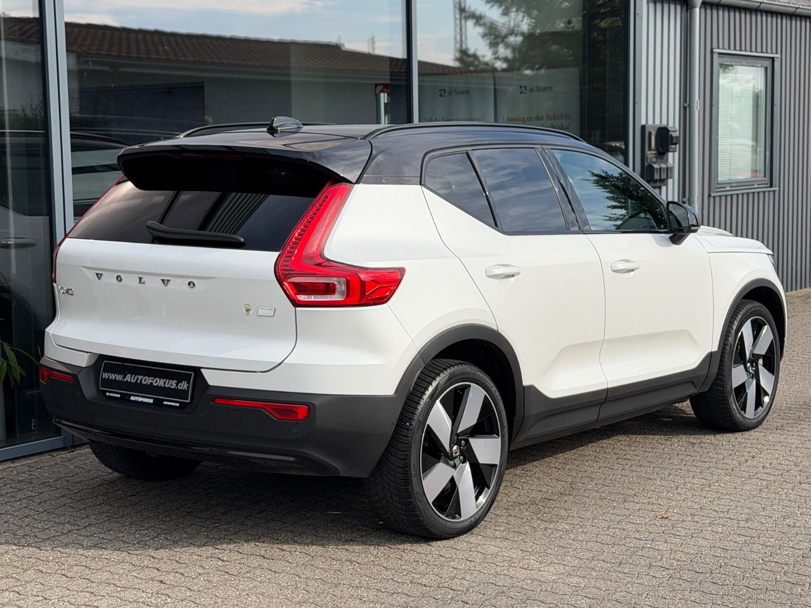 Hvid Volvo XC40 fra 2023