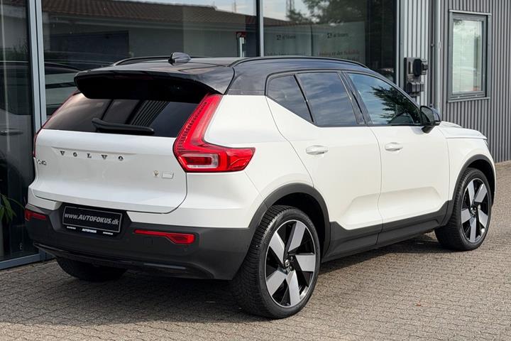 Hvid Volvo XC40 fra 2023
