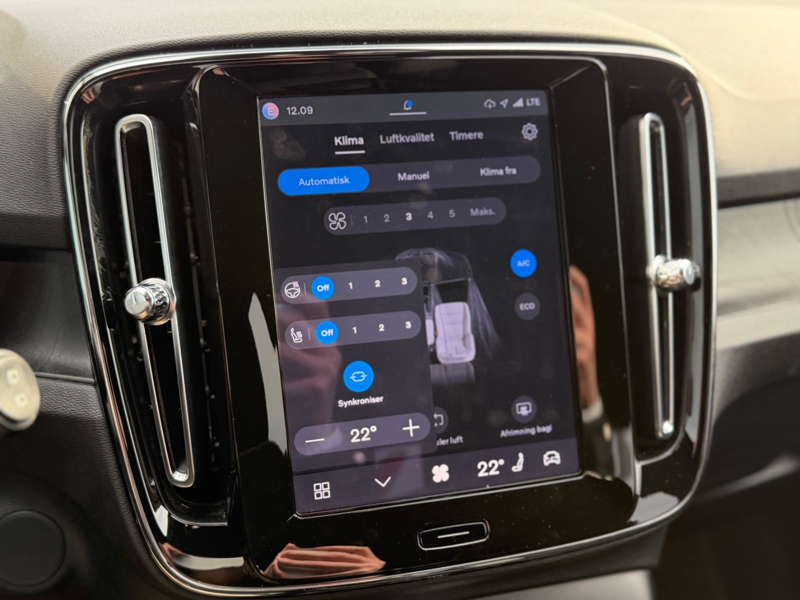 Hvid Volvo XC40 fra 2023