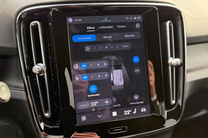 Hvid Volvo XC40 fra 2023
