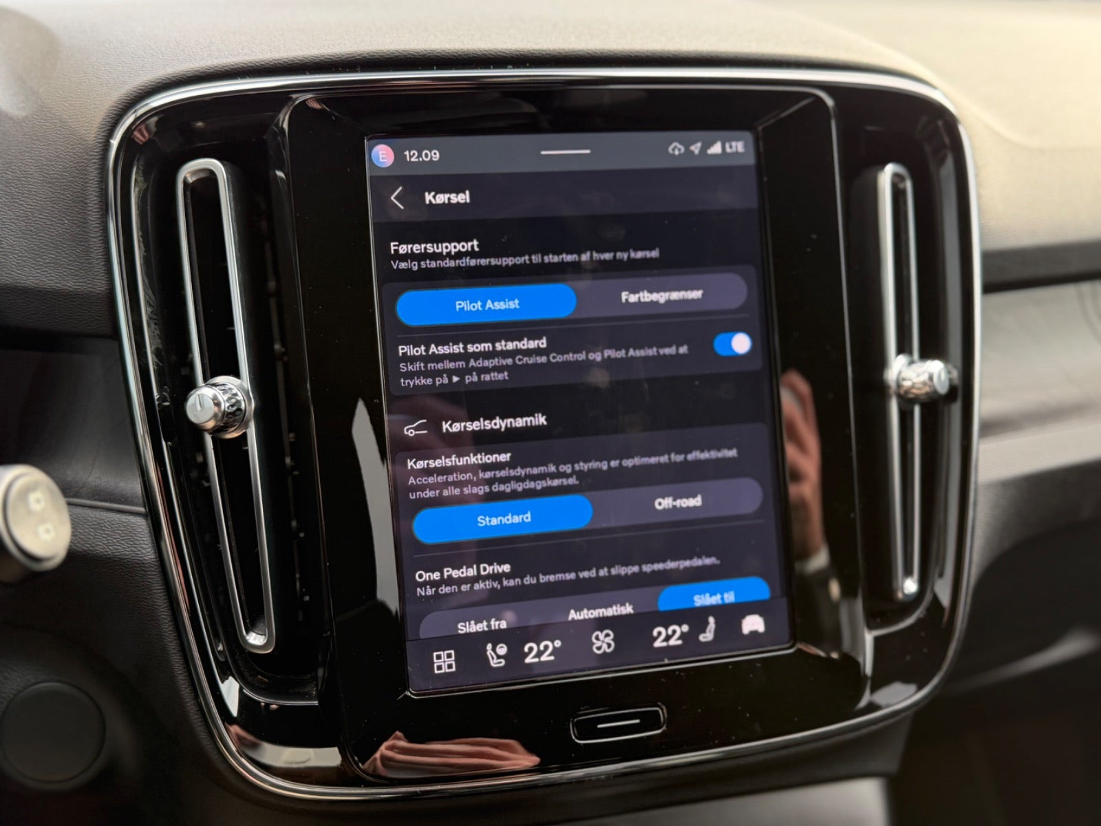 Hvid Volvo XC40 fra 2023