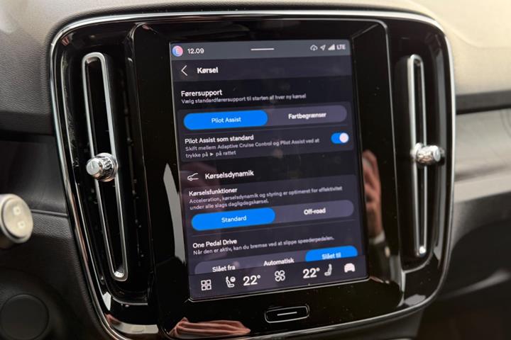 Hvid Volvo XC40 fra 2023