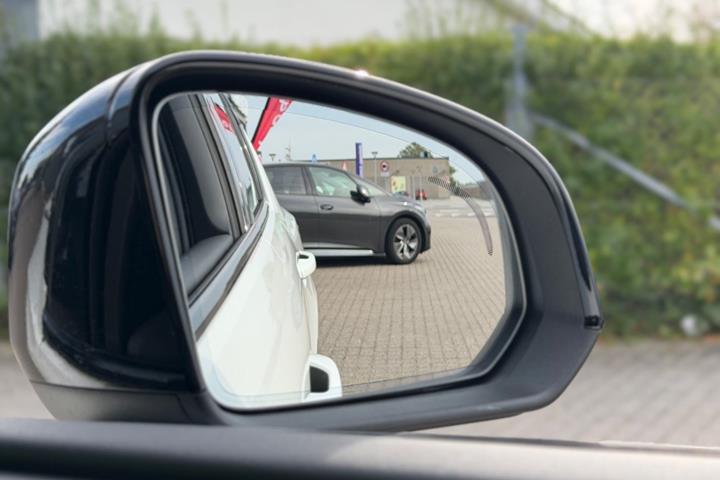 Hvid Volvo XC40 fra 2023