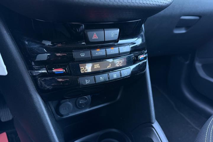 undefined Peugeot 208 fra 2016