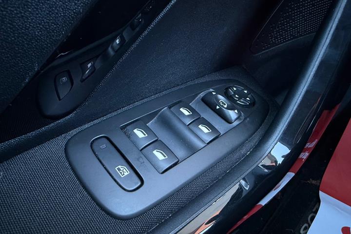 undefined Peugeot 208 fra 2016