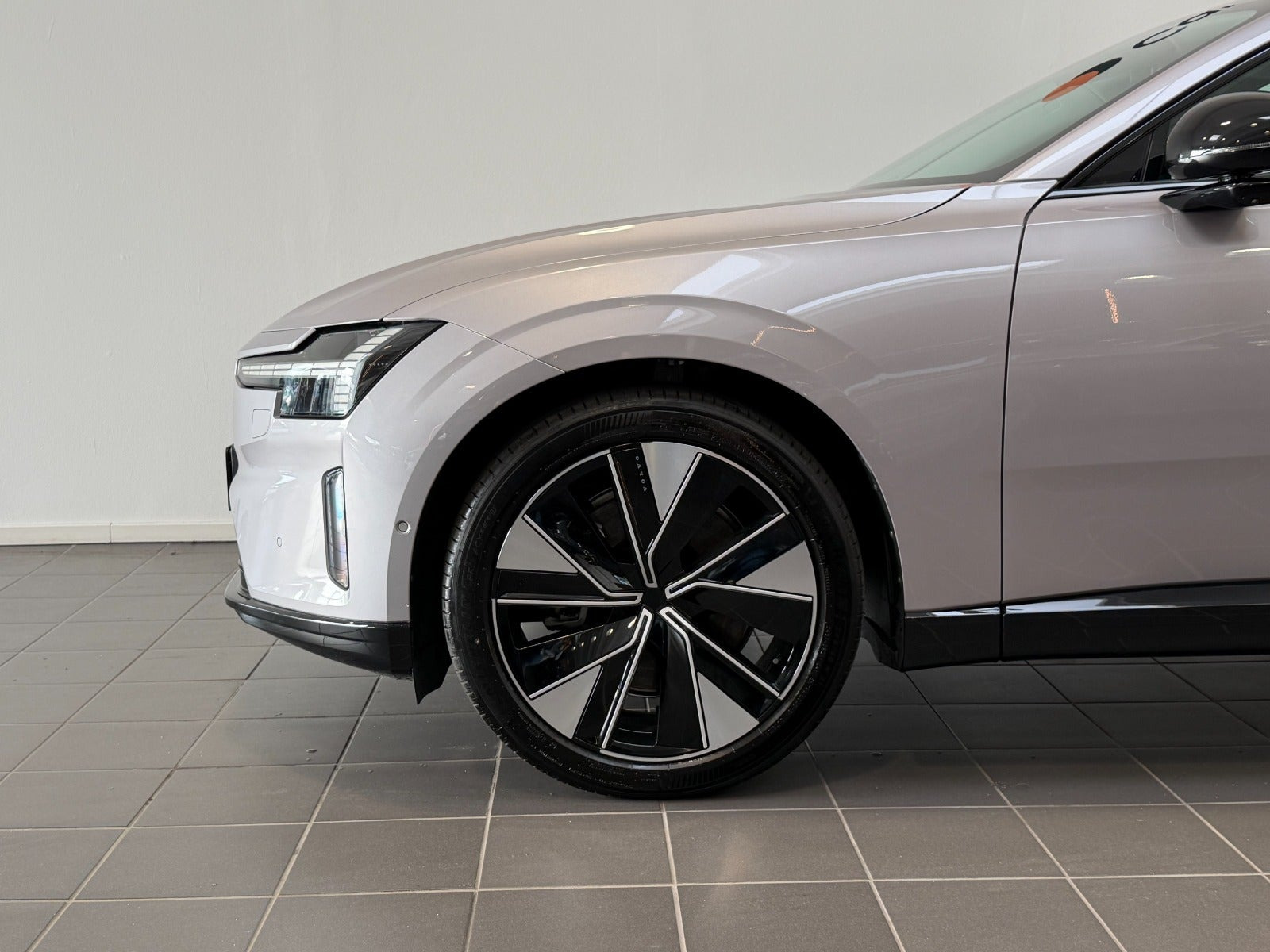 Sølv Volvo ES90 fra 2026