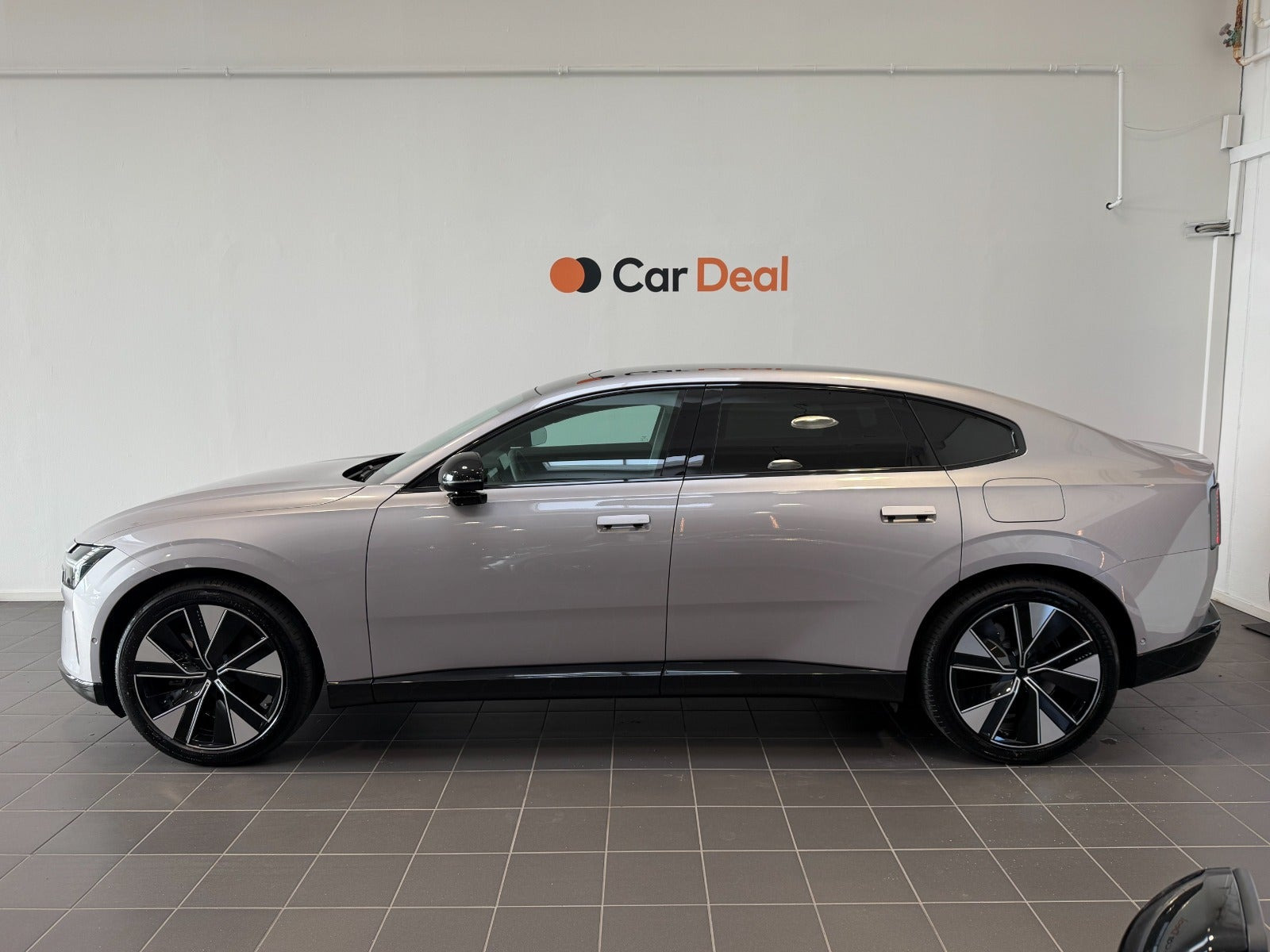 Sølv Volvo ES90 fra 2026